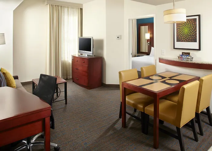 Hotel Downtown 3*