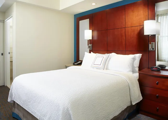 Hotel Downtown 3*